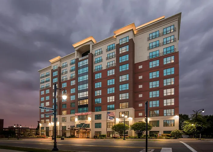 Hampton Inn & Suites National Harbor-Newly Renovated