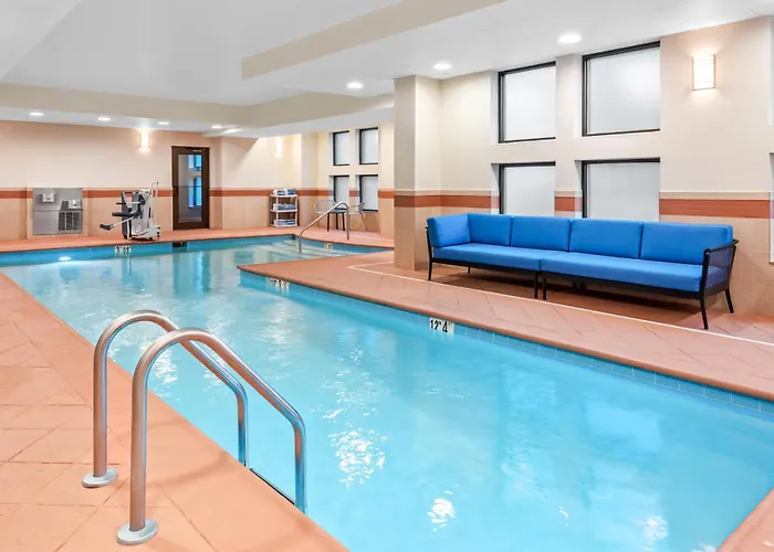 Hampton Inn & Suites National Harbor-Newly Renovated
